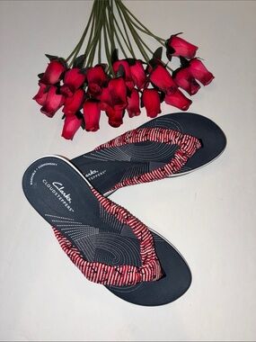 Clarks Womens  9 Flip Flops Red & White Striped w Blue Anchors